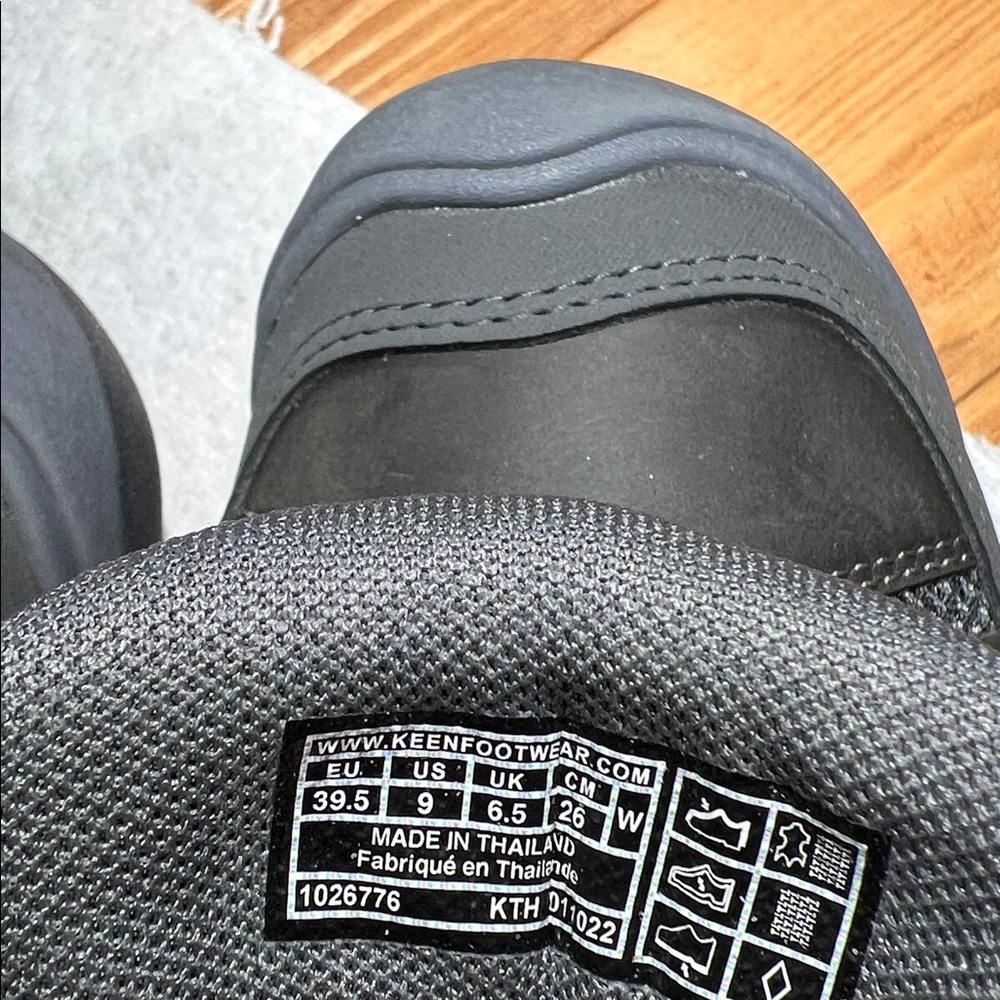 Keen Charcoal and Teal Outdoor Shoes - Picture 4 of 6